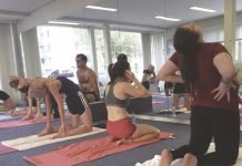 A primeira aula de Bikram