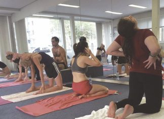 A primeira aula de Bikram